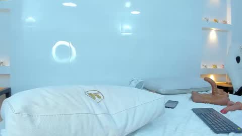 Zenda Evans online show from March 2025 06:21:01 AM