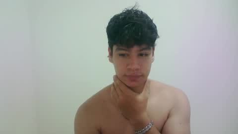 zeus_183 online show from March 2026 07:01:02 AM