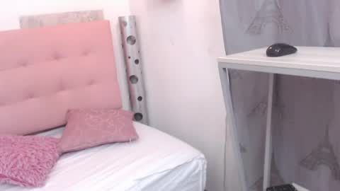 ZHAMIRA  ANDRES online show from May 2026 02:08:02 AM