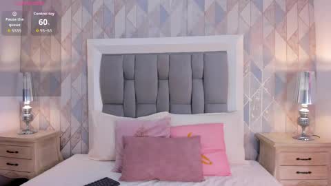 zharia_lux25 online show from May 2026 11:39:02 AM