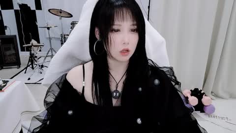 zhen online show from April 2026 06:28:01 PM