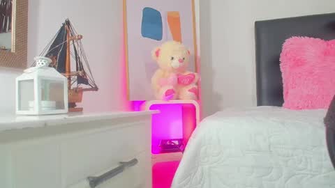 zhia  zeus online show from March 2026 11:52:02 PM