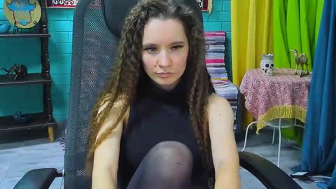 zianichols online show from January 2025 03:22:01 PM