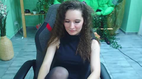 zianichols online show from January 2025 09:58:01 PM