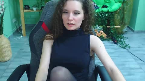 zianichols online show from January 2025 12:59:01 AM