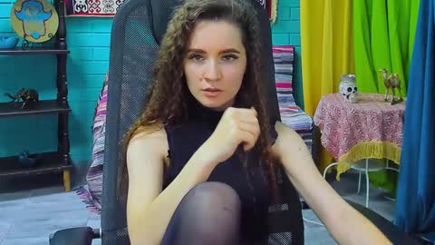 zianichols online show from January 2025 05:48:01 PM