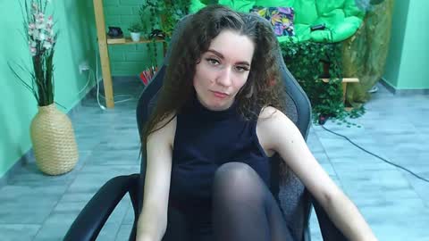 zianichols online show from January 2025 10:01:01 PM