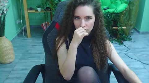 zianichols online show from February 2025 01:12:02 AM