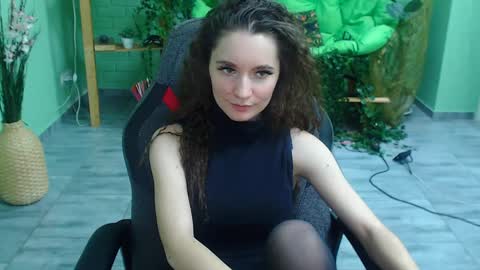 zianichols online show from February 2025 10:00:02 PM