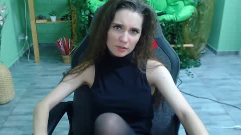 zianichols online show from February 2025 11:04:02 PM