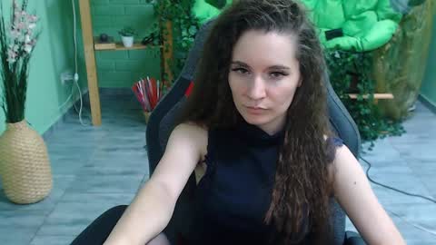 zianichols online show from February 2025 10:20:01 PM