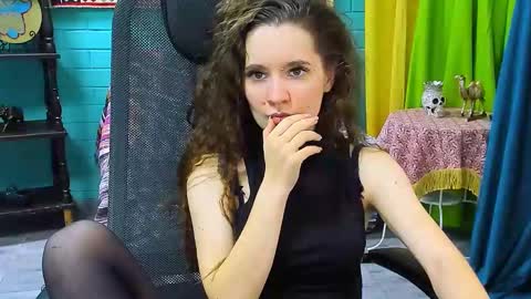 zianichols online show from February 2025 03:16:01 PM