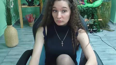 zianichols online show from February 2025 05:58:01 PM