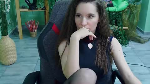 zianichols online show from March 2025 10:42:01 PM