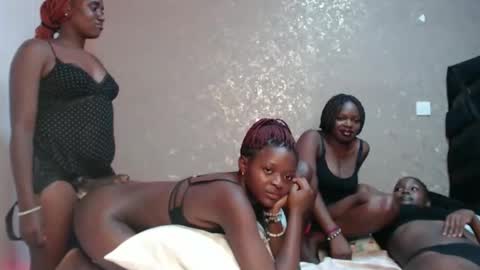 Snapshot of zinadine_ chatting on February 2026 04:48:01 PM Zinadine online show from February 2026 04:48:01 PM