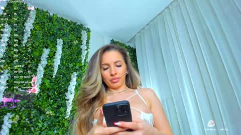 Snapshot of zinasquirts chatting on January 2025 04:52:02 AM Galli online show from January 2025 04:52:02 AM