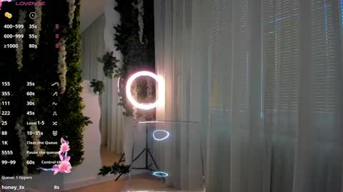 Snapshot of zinasquirts chatting on February 2025 08:17:01 AM Galli online show from February 2025 08:17:01 AM