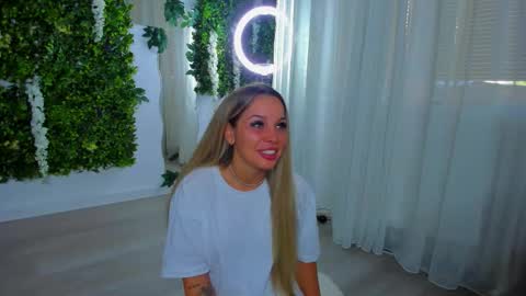 Snapshot of zinasquirts chatting on September 2025 03:01:01 PM Galli online show from September 2025 03:01:01 PM