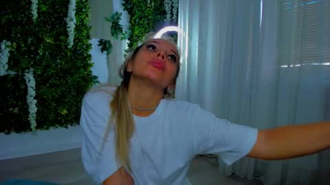 Snapshot of zinasquirts chatting on September 2025 06:34:01 AM Galli online show from September 2025 06:34:01 AM