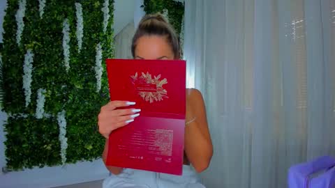 Snapshot of zinasquirts chatting on September 2025 01:49:01 PM Galli online show from September 2025 01:49:01 PM