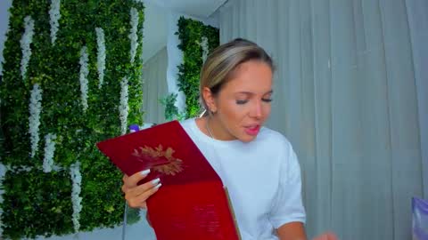 Snapshot of zinasquirts chatting on October 2025 02:25:02 PM Galli online show from October 2025 02:25:02 PM