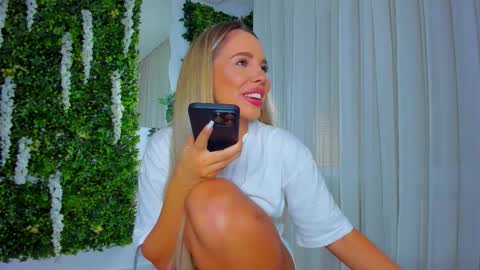 Snapshot of zinasquirts chatting on October 2025 04:04:01 PM Galli online show from October 2025 04:04:01 PM