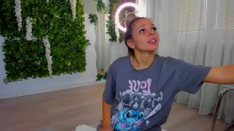 Snapshot of zinasquirts chatting on October 2025 10:03:02 AM Galli online show from October 2025 10:03:02 AM