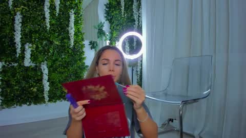 Snapshot of zinasquirts chatting on October 2025 07:10:02 PM Galli online show from October 2025 07:10:02 PM