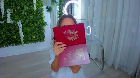 Snapshot of zinasquirts chatting on October 2025 09:31:01 PM Galli online show from October 2025 09:31:01 PM