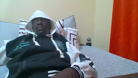 Snapshot of zlatann2012 chatting on December 2025 01:02:01 AM Zlatann2012 online show from December 2025 01:02:01 AM