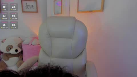 Zobe Love online show from April 2026 06:03:02 PM