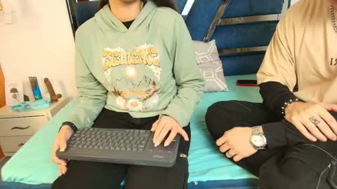 Zoe and dylan  online show from December 2025 12:10:01 PM