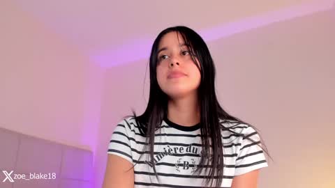 Snapshot of zoe_blake18 chatting on December 2024 09:17:01 PM Zoe online show from December 2024 09:17:01 PM