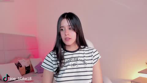 Snapshot of zoe_blake18 chatting on January 2025 07:43:01 PM Zoe online show from January 2025 07:43:01 PM