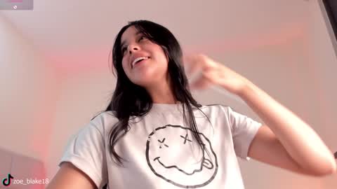 Snapshot of zoe_blake18 chatting on February 2025 09:02:01 PM Zoe online show from February 2025 09:02:01 PM