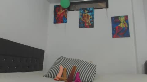 Zoe online show from November 2025 07:05:02 PM