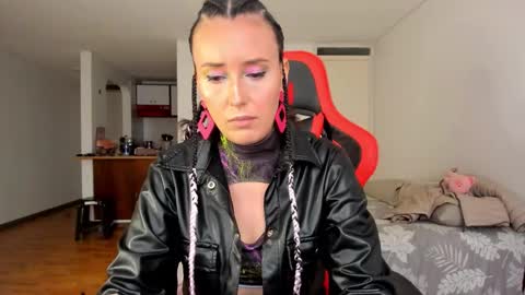 ZOE online show from November 2025 09:02:01 PM