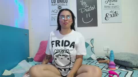 Snapshot of zoe_medina chatting on January 2026 02:25:01 AM online show from January 2026 02:25:01 AM