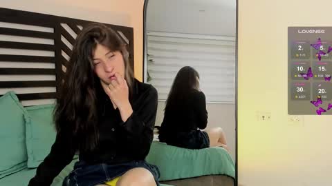 Zoe Olsen online show from February 2025 04:13:02 PM