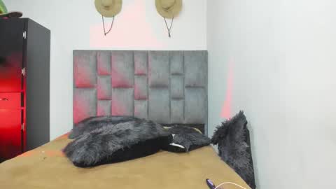 Snapshot of zoe_painn chatting on September 2025 10:00:01 PM She Zoe He Painn online show from September 2025 10:00:01 PM