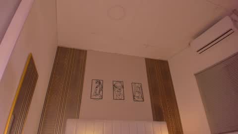 Hi guys i am Zoe  online show from February 2026 11:53:02 AM