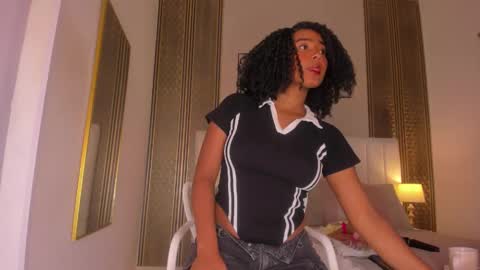 Snapshot of zoe_sky_ chatting on March 2026 11:25:01 AM Hi guys i am Zoe online show from March 2026 11:25:01 AM