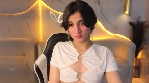 Snapshot of zoe_tp chatting on December 2025 08:40:01 PM Zoe online show from December 2025 08:40:01 PM