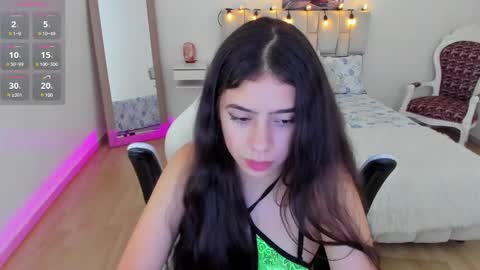 Snapshot of zoe_turnner_18 chatting on January 2025 05:37:01 PM Zoe online show from January 2025 05:37:01 PM