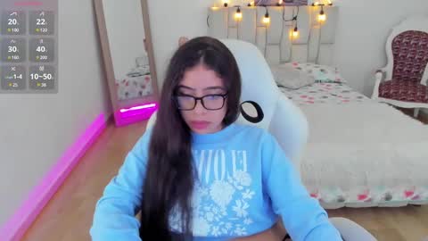 Snapshot of zoe_turnner_18 chatting on February 2025 02:26:01 PM Zoe online show from February 2025 02:26:01 PM