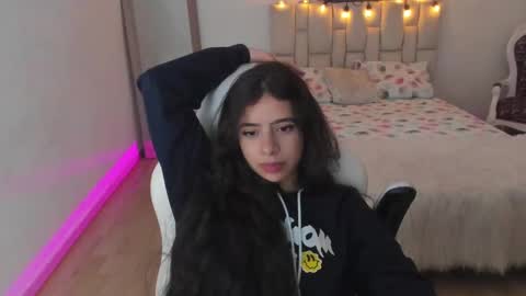 Snapshot of zoe_turnner_18 chatting on March 2025 05:35:02 PM Zoe online show from March 2025 05:35:02 PM