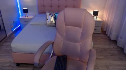 zoe online show from November 2025 01:30:02 AM