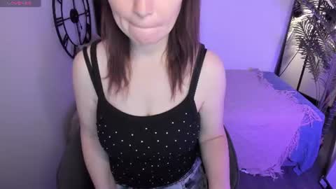 Snapshot of zoeeast chatting on July 2026 06:00:02 AM Zoe online show from July 2026 06:00:02 AM