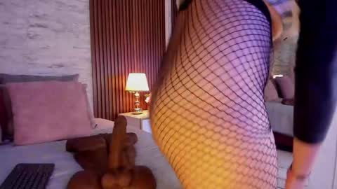 zoehiltonx online show from June 2026 01:39:01 PM