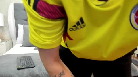 Zoe Krug online show from October 2025 11:39:01 AM